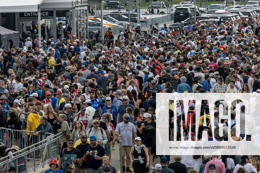 NTT INDYCAR SERIES: 24. Mai 2026: Indianapolis 500 Crowds converge the paddock as over 350,000 fans attend the Indianapolis 500 at the Indianapolis Motor Speedway in SPEEDWAY, IN. (License=RM)