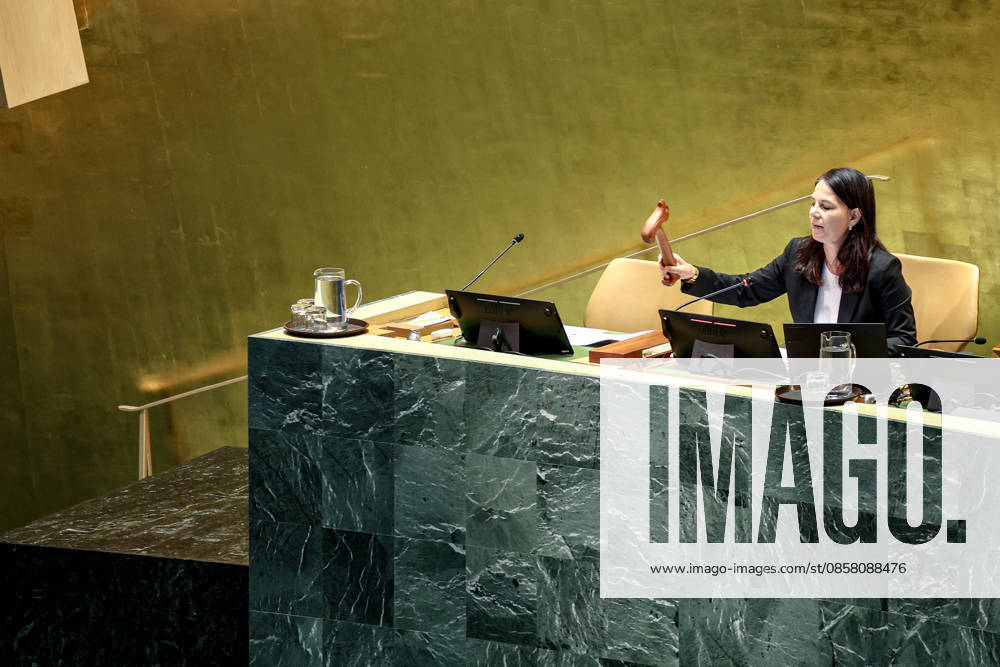 President of the General Assembly ANNALENA BAERBOCK hits Thorâ€⠢s gavel during the UN General Assembly Plenary Debate on mediation, conflict prevention and peaceful dispute resolution at UNHQ in New York. New York USA - ZUMAo116 20260601_znp_o116_030