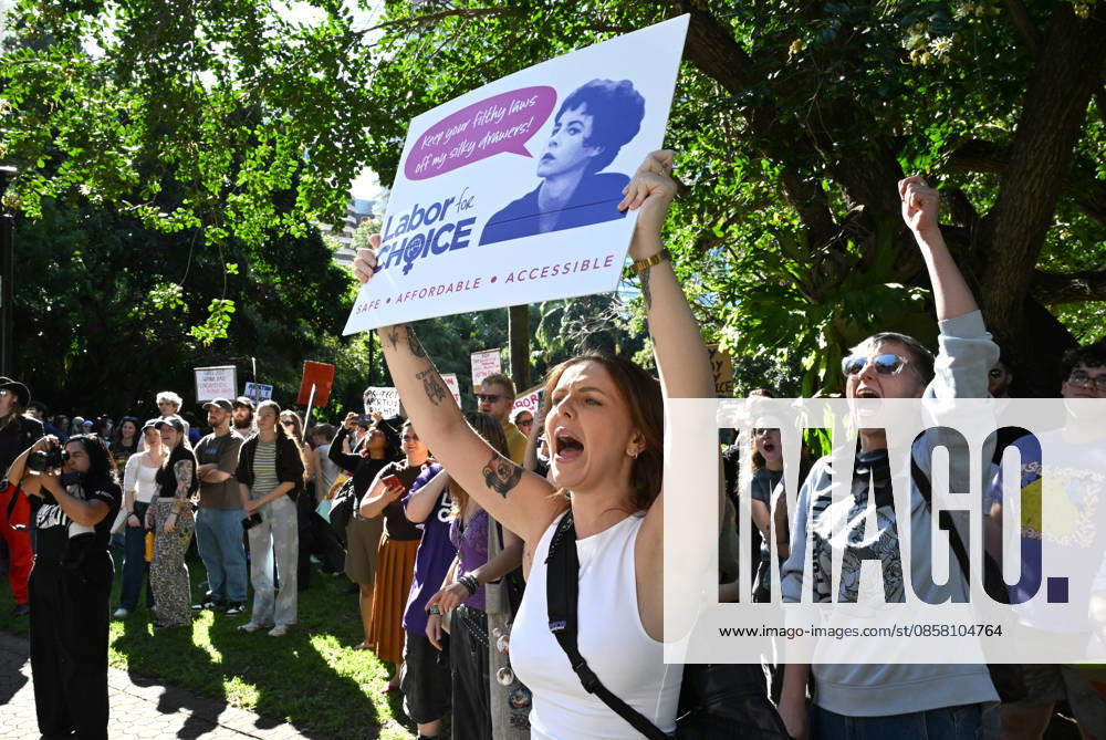 QLD NURSES RALLY, Nurses, midwives and pro-choice supporters are seen during a protest against the Katter Australian Party action to block expanded access to early pregnancy medical termination at the City Botanic Gardens in Brisbane, Tuesday, June 2, 2026. ( NO ARCHIVING Brisbane Queensland Australia