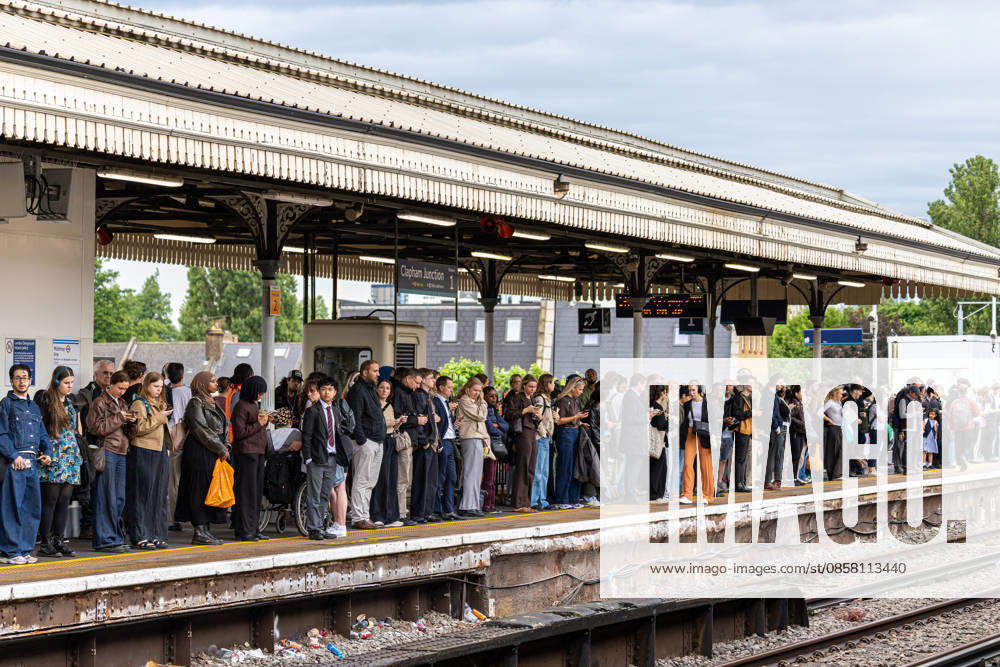 London, UK. Long queues on the Overground platforms at Clapham Junction south-west London as commuters try to circumvent the 24 hour tube strike this morning. Members of the RMT Union have walked out over a dispute with TFL to introduce a 4 day week. Another 24 hour strike is set for Thursday with the Circle Line, Piccadilly Line Metropolitan Line and Central Line shut down causing major delays on the rest of the Tube network. London UK - ZUMAl94_ 20260602_zaf_l94_033
