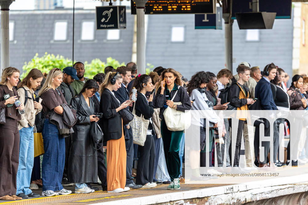 London, UK. Long queues on the Overground platforms at Clapham Junction south-west London as commuters try to circumvent the 24 hour tube strike this morning. Members of the RMT Union have walked out over a dispute with TFL to introduce a 4 day week. Another 24 hour strike is set for Thursday with the Circle Line, Piccadilly Line Metropolitan Line and Central Line shut down causing major delays on the rest of the Tube network. London UK - ZUMAl94_ 20260602_zaf_l94_035