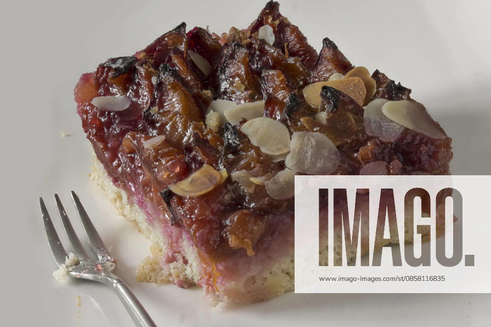 IMAGO Creative, Jahreszeit Sommer, Food, Pflaume zwetschgenkuchen,datschi,pflaumenkuchen,prummetaat,zwetschenkuchen,zwetschgendatschi ** plum cake,plum cakes,plum pie 2yo-hra