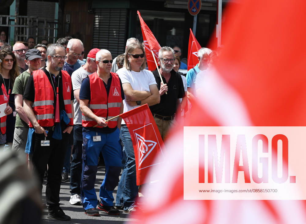 Protest rally by employees of IAV in Berlin BERLIN, GERMANY - JUNE 02: Employees of automotive development services provider IAV take part in a protest rally against job cuts and the closure of parts of the company’s facilities in Berlin, on June 02,2026. Employees at IAV are protesting planned job cuts in Germany expected by mid-2027, including the effective closure of the company’s Berlin site, which would impact around 1,250 employees, according to local media. Vladimir Sindeyev Anadolu Berlin Germany. Editorial use only. Please get in touch for any other usage.
