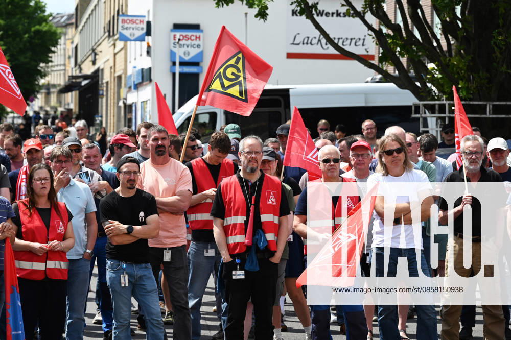 Protest rally by employees of IAV in Berlin BERLIN, GERMANY - JUNE 02: Employees of automotive development services provider IAV take part in a protest rally against job cuts and the closure of parts of the company’s facilities in Berlin, on June 02,2026. Employees at IAV are protesting planned job cuts in Germany expected by mid-2027, including the effective closure of the company’s Berlin site, which would impact around 1,250 employees, according to local media. Vladimir Sindeyev Anadolu Berlin Germany. Editorial use only. Please get in touch for any other usage.