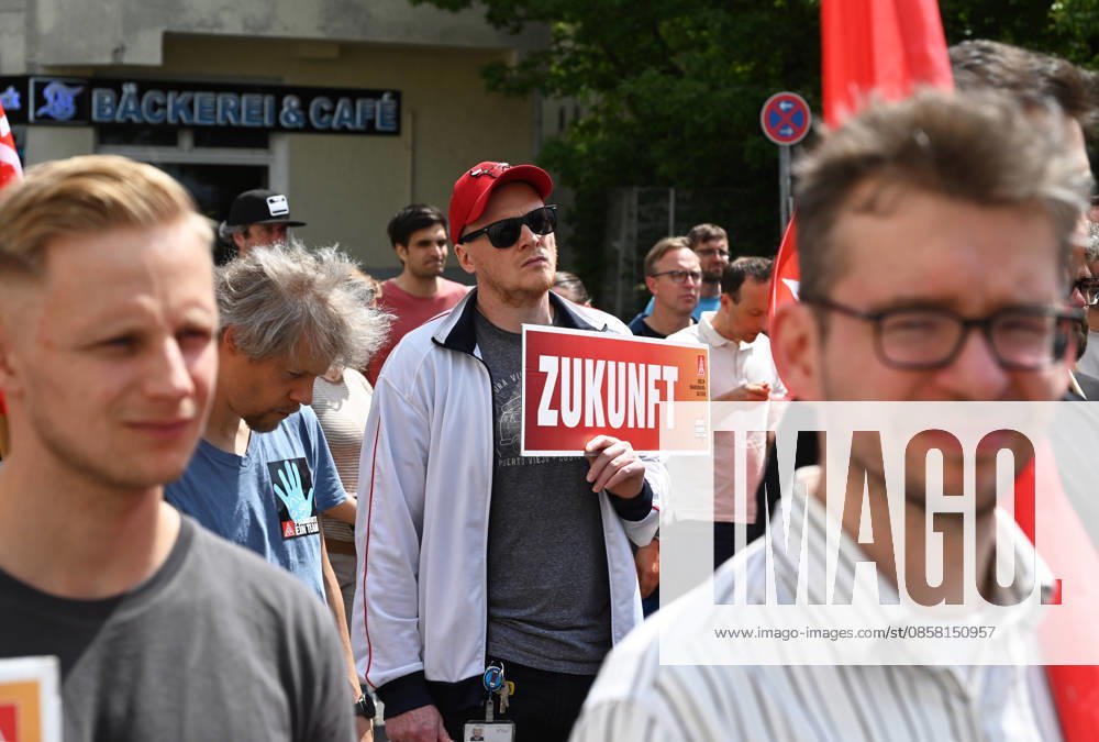 Protest rally by employees of IAV in Berlin BERLIN, GERMANY - JUNE 02: Employees of automotive development services provider IAV take part in a protest rally against job cuts and the closure of parts of the company’s facilities in Berlin, on June 02,2026. Employees at IAV are protesting planned job cuts in Germany expected by mid-2027, including the effective closure of the company’s Berlin site, which would impact around 1,250 employees, according to local media. Vladimir Sindeyev Anadolu Berlin Germany. Editorial use only. Please get in touch for any other usage.