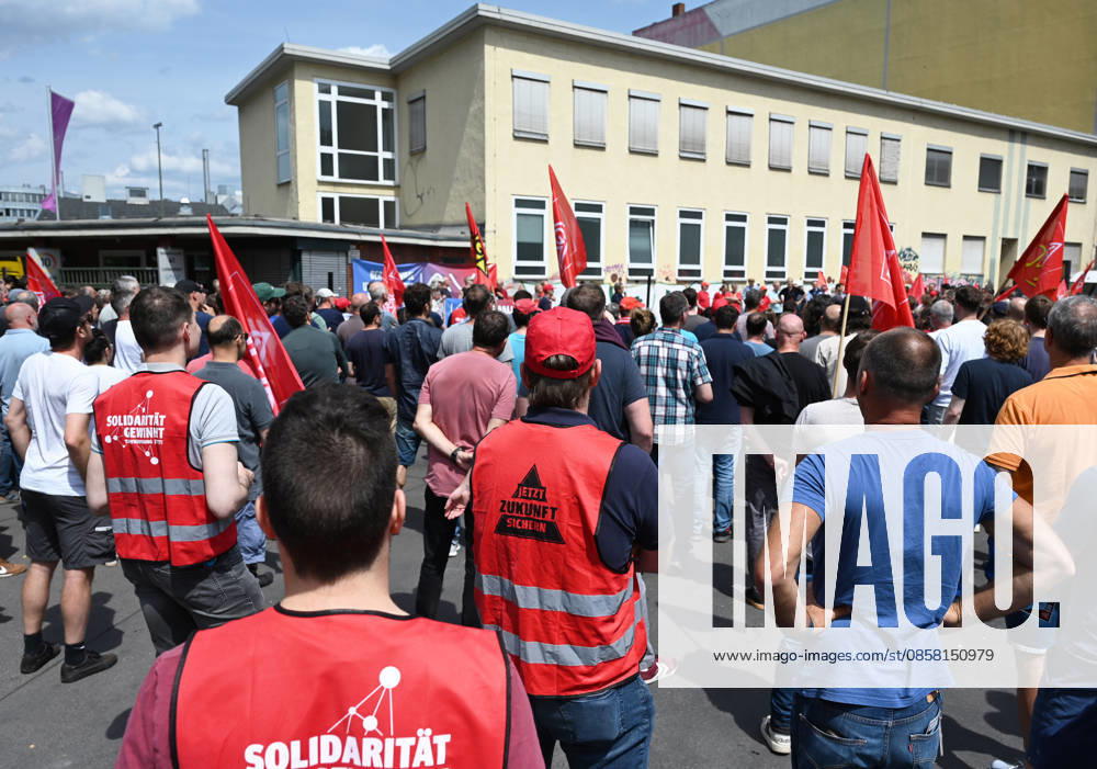 Protest rally by employees of IAV in Berlin BERLIN, GERMANY - JUNE 02: Employees of automotive development services provider IAV take part in a protest rally against job cuts and the closure of parts of the company’s facilities in Berlin, on June 02,2026. Employees at IAV are protesting planned job cuts in Germany expected by mid-2027, including the effective closure of the company’s Berlin site, which would impact around 1,250 employees, according to local media. Vladimir Sindeyev Anadolu Berlin Germany. Editorial use only. Please get in touch for any other usage.