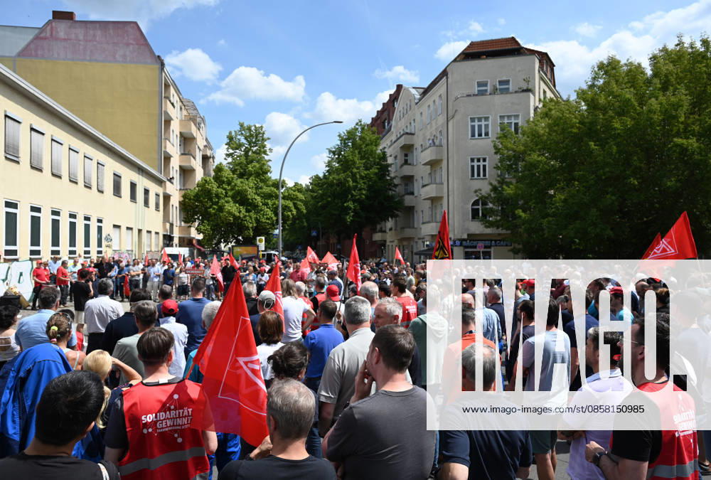 Protest rally by employees of IAV in Berlin BERLIN, GERMANY - JUNE 02: Employees of automotive development services provider IAV take part in a protest rally against job cuts and the closure of parts of the company’s facilities in Berlin, on June 02,2026. Employees at IAV are protesting planned job cuts in Germany expected by mid-2027, including the effective closure of the company’s Berlin site, which would impact around 1,250 employees, according to local media. Vladimir Sindeyev Anadolu Berlin Germany. Editorial use only. Please get in touch for any other usage.