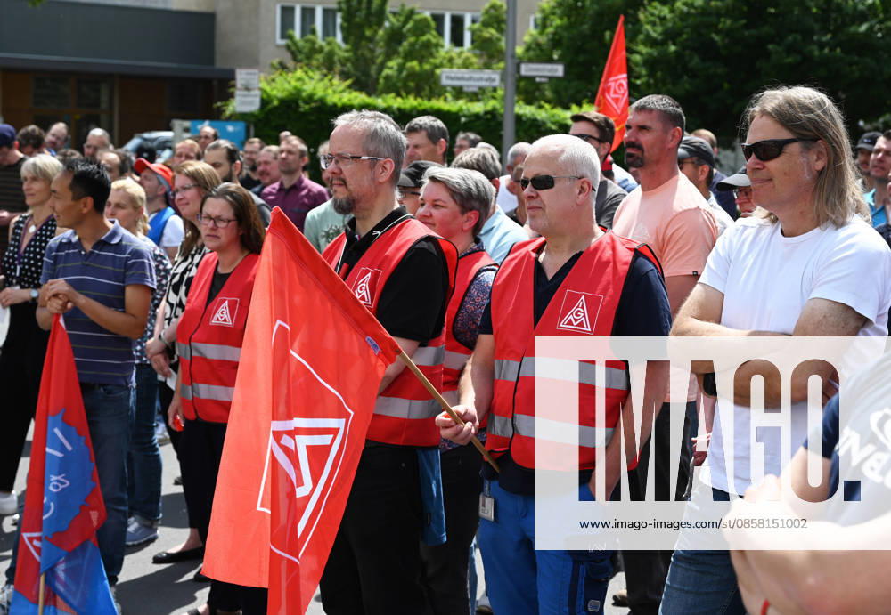 Protest rally by employees of IAV in Berlin BERLIN, GERMANY - JUNE 02: Employees of automotive development services provider IAV take part in a protest rally against job cuts and the closure of parts of the company’s facilities in Berlin, on June 02,2026. Employees at IAV are protesting planned job cuts in Germany expected by mid-2027, including the effective closure of the company’s Berlin site, which would impact around 1,250 employees, according to local media. Vladimir Sindeyev Anadolu Berlin Germany. Editorial use only. Please get in touch for any other usage.