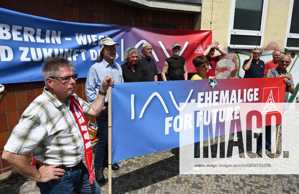 Protest rally by employees of IAV in Berlin BERLIN, GERMANY - JUNE 02: Employees of automotive development services provider IAV take part in a protest rally against job cuts and the closure of parts of the company’s facilities in Berlin, on June 02,2026. Employees at IAV are protesting planned job cuts in Germany expected by mid-2027, including the effective closure of the company’s Berlin site, which would impact around 1,250 employees, according to local media. Vladimir Sindeyev Anadolu Berlin Germany. Editorial use only. Please get in touch for any other usage.