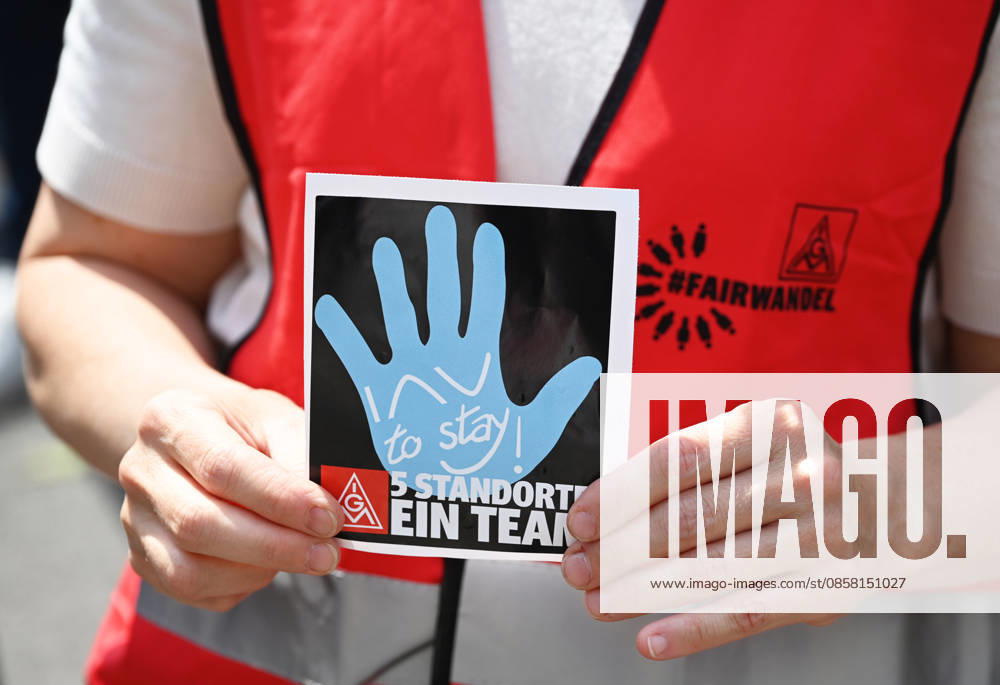 Protest rally by employees of IAV in Berlin BERLIN, GERMANY - JUNE 02: Employees of automotive development services provider IAV take part in a protest rally against job cuts and the closure of parts of the company’s facilities in Berlin, on June 02,2026. Employees at IAV are protesting planned job cuts in Germany expected by mid-2027, including the effective closure of the company’s Berlin site, which would impact around 1,250 employees, according to local media. Vladimir Sindeyev Anadolu Berlin Germany. Editorial use only. Please get in touch for any other usage.