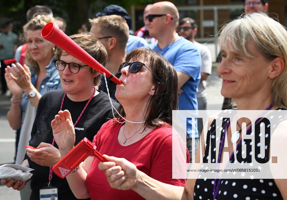 Protest rally by employees of IAV in Berlin BERLIN, GERMANY - JUNE 02: Employees of automotive development services provider IAV take part in a protest rally against job cuts and the closure of parts of the company’s facilities in Berlin, on June 02,2026. Employees at IAV are protesting planned job cuts in Germany expected by mid-2027, including the effective closure of the company’s Berlin site, which would impact around 1,250 employees, according to local media. Vladimir Sindeyev Anadolu Berlin Germany. Editorial use only. Please get in touch for any other usage.