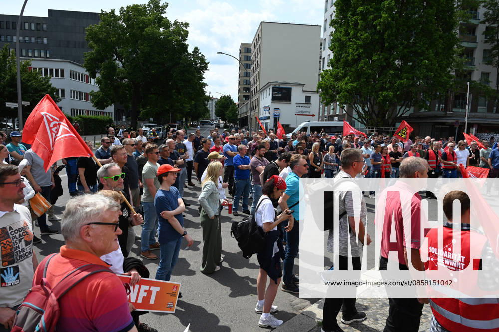 Protest rally by employees of IAV in Berlin BERLIN, GERMANY - JUNE 02: Employees of automotive development services provider IAV take part in a protest rally against job cuts and the closure of parts of the company’s facilities in Berlin, on June 02,2026. Employees at IAV are protesting planned job cuts in Germany expected by mid-2027, including the effective closure of the company’s Berlin site, which would impact around 1,250 employees, according to local media. Vladimir Sindeyev Anadolu Berlin Germany. Editorial use only. Please get in touch for any other usage.