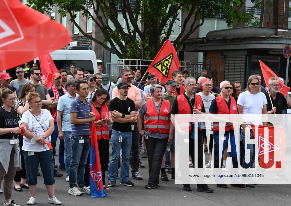 Protest rally by employees of IAV in Berlin BERLIN, GERMANY - JUNE 02: Employees of automotive development services provider IAV take part in a protest rally against job cuts and the closure of parts of the company’s facilities in Berlin, on June 02,2026. Employees at IAV are protesting planned job cuts in Germany expected by mid-2027, including the effective closure of the company’s Berlin site, which would impact around 1,250 employees, according to local media. Vladimir Sindeyev Anadolu Berlin Germany. Editorial use only. Please get in touch for any other usage.