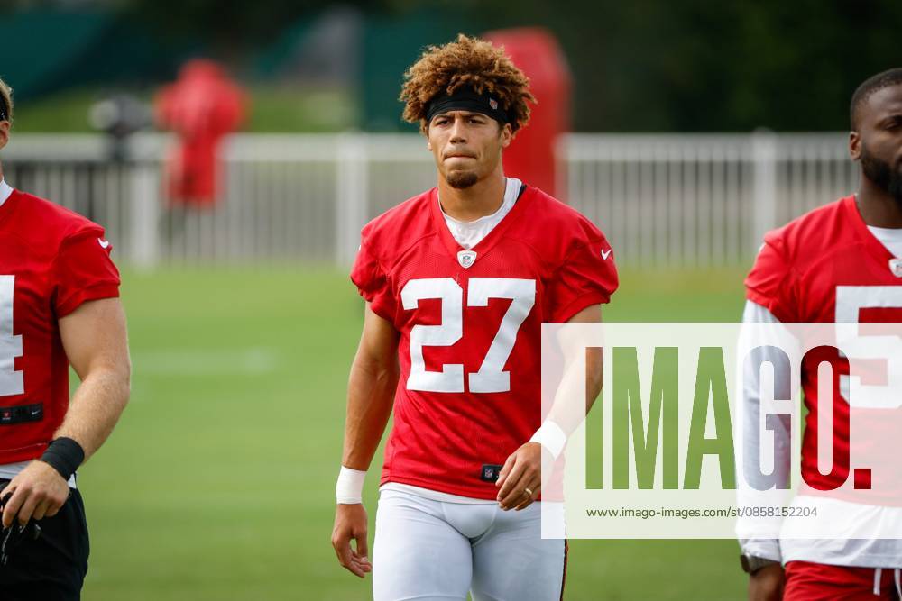 Tampa Bay Buccaneers cornerback Zyon McCollum (27) warms up during OTA at the AdventHealth Training Center in Tampa on Tuesday, June 2, 2026. Tampa USA - ZUMAs70_ 20260602_zan_s70_001