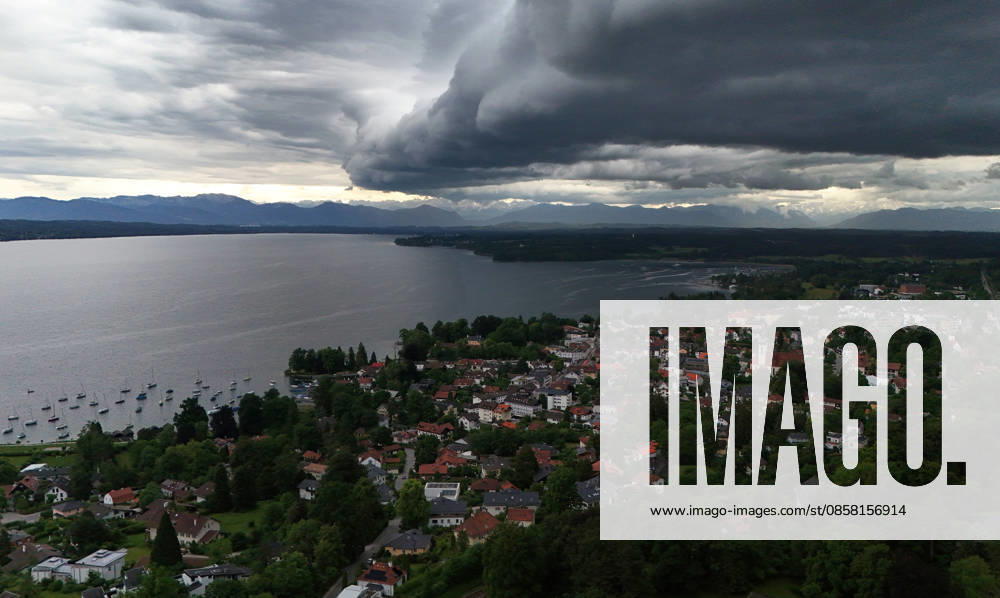 An early summer day in Tutzing, Starnberg district Here the view over the village and Lake Starnberg with the Alps on the horizon, where a thunderstorm is just coming up, a wall of clouds, thunderstorm roll, cloud roll, thunderstorm front, thunderstorm roll, thunderstorm front, dark clouds, weather picture