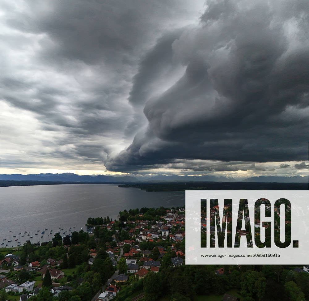 An early summer day in Tutzing, Starnberg district Here the view over the village and Lake Starnberg with the Alps on the horizon, where a thunderstorm is just coming up, a wall of clouds, thunderstorm roll, cloud roll, thunderstorm front, thunderstorm roll, thunderstorm front, dark clouds, weather picture