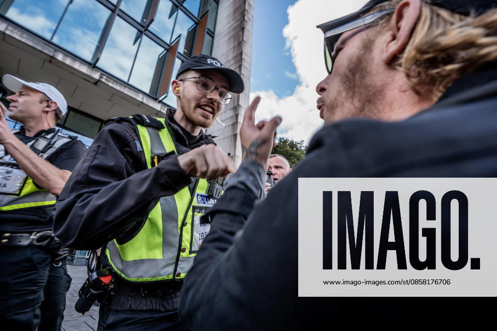 Actor Lawrence Fox confronts a Police officer at a flash protest following the release of Police body-cam footage of the arrest and subsequent death of Henry Nowak. The 18 year old was handcuffed by Hampshire Constabulary who accused him of racial abuse and did not believe that he had been stabbed. He subsequently bled to death in custody. The protest outside Southampton Central Police Station accused the government of 2 tier policing. London UK - ZUMAl94_ 20260602_zaf_l94_075