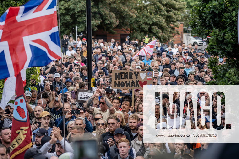 Southampton locals organised a flash protest following the release of Police body-cam footage of the arrest and subsequent death of Henry Nowak. The 18 year old was handcuffed by Hampshire Constabulary who accused him of racial abuse and did not believe that he had been stabbed. He subsequently bled to death in custody. The protest outside Southampton Central Police Station accused the government of 2 tier policing. London UK - ZUMAl94_ 20260602_zaf_l94_079
