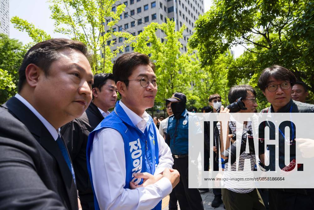 Seoul mayoral candidate Chong Won-o of the ruling Democratic Party of Korea campaigns during local elections in Seoul, South Korea on Tuesday, June 2, 2026. Seoul South Korea - ZUMAh163 20260602_znp_h163_021