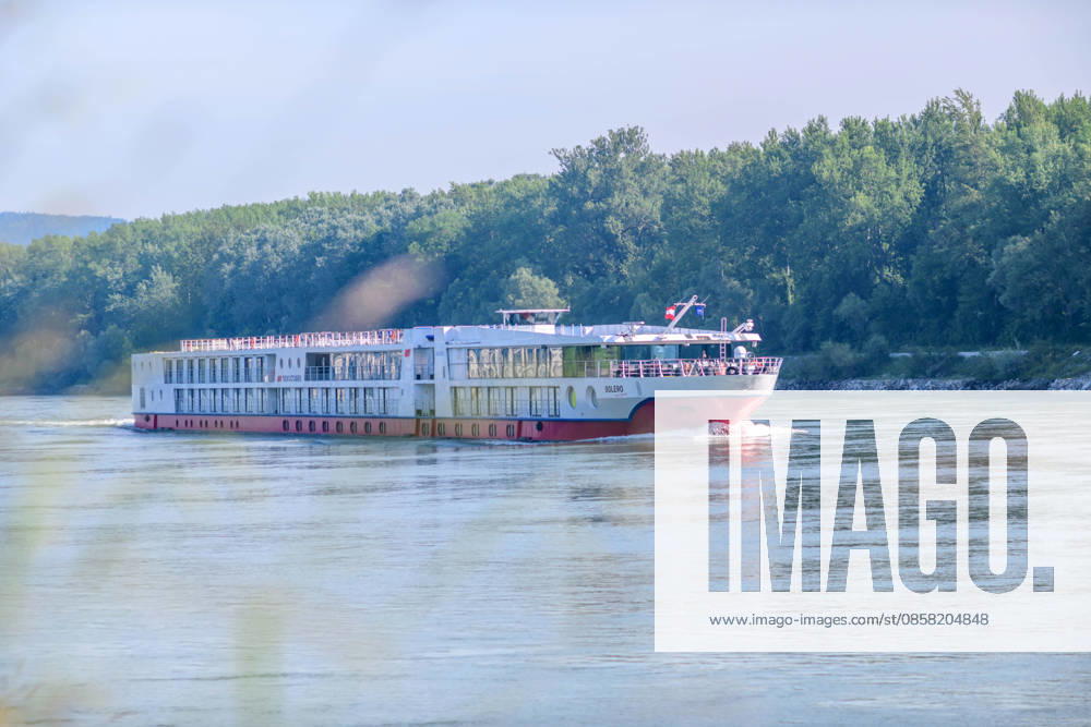Asten, österreich, 02. juni 2026, kreuzfahrtschiff bolero ion auf der donau
