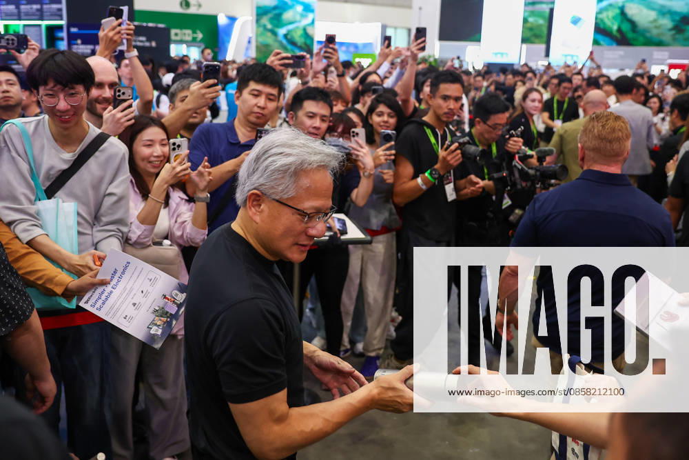 NVIDIA s CEO Jensen Huang visits COMPUTEX TAIPEI 2026 TAIPEI, TAIWAN - JUNE 3: Jensen Huang, the CEO of American multinational tech giant NVIDIA, receives gifts from supporters as he is surrounded by heaps of supporters and staff during his visit to the COMPUTEX TAIPEI trade show, in Taipei, Taiwan, on June 3, 2026. COMPUTEX TAIPEI is one of the world’s largest and most significant trade shows, featuring latest technologies, drones, data centres, Artificial Intelligence (AI) technologies, supercomputers, semiconductors products and other things from major international firms such as Nvidia, Intel, NXP and Foxconn. Daniel Ceng Anadolu Taipei Taiwan. Editorial use only. Please get in touch for any other usage.