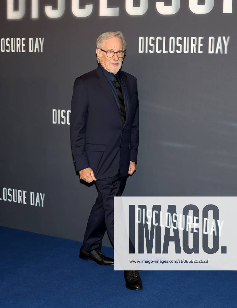 Disclosure Day - Paris Premiere Steven Spielberg attends the Disclosure Day Paris Premiere at Le Grand Rex on June 02, 2026 in Paris, France.