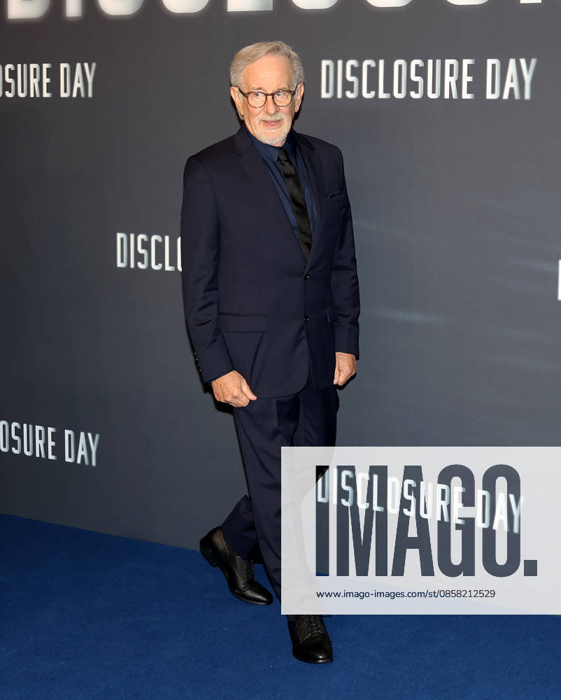 Disclosure Day - Paris Premiere Steven Spielberg attends the Disclosure Day Paris Premiere at Le Grand Rex on June 02, 2026 in Paris, France.