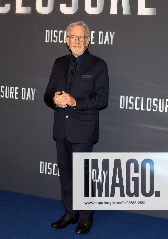 Disclosure Day - Paris Premiere Steven Spielberg attends the Disclosure Day Paris Premiere at Le Grand Rex on June 02, 2026 in Paris, France.