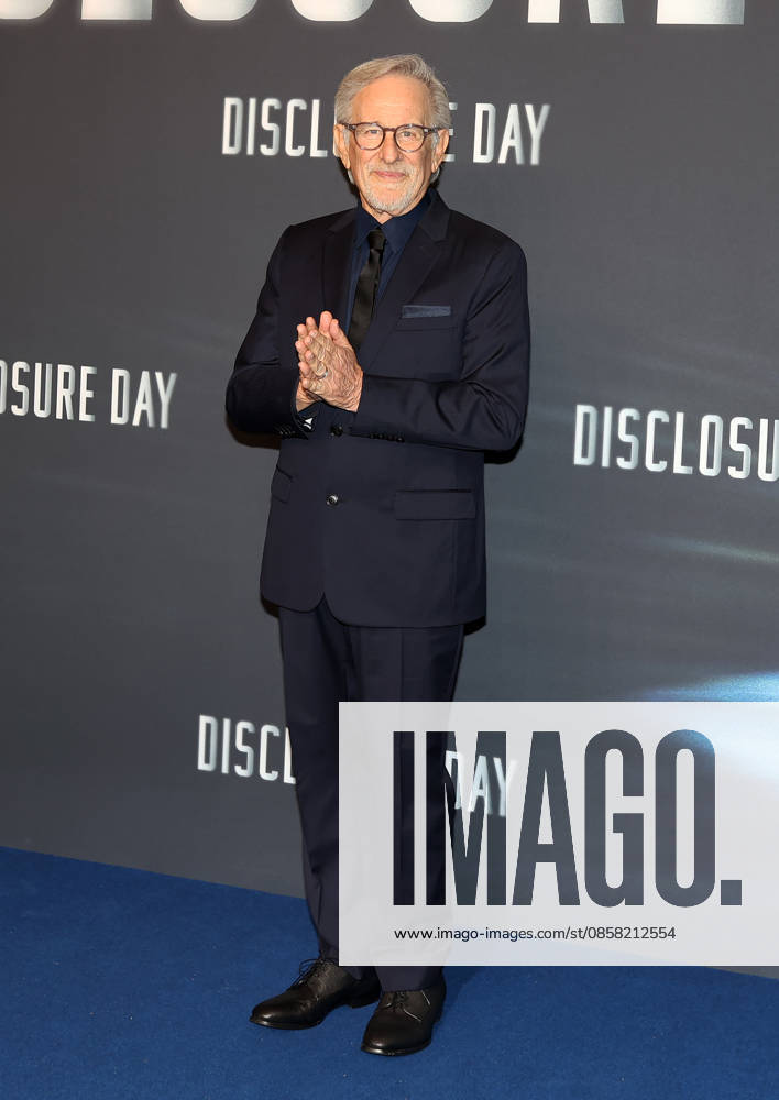 Disclosure Day - Paris Premiere Steven Spielberg attends the Disclosure Day Paris Premiere at Le Grand Rex on June 02, 2026 in Paris, France.