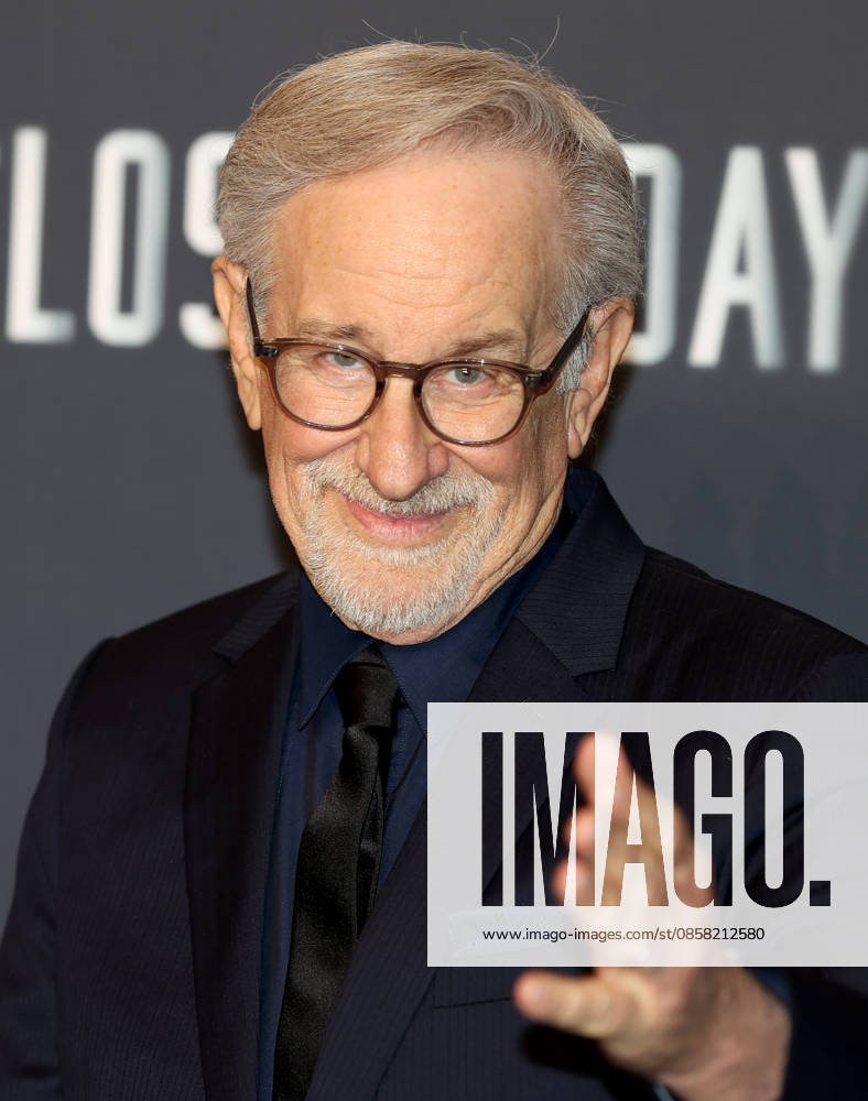 Disclosure Day - Paris Premiere Steven Spielberg attends the Disclosure Day Paris Premiere at Le Grand Rex on June 02, 2026 in Paris, France.