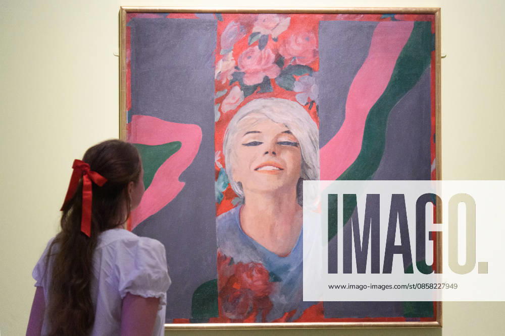 Marilyn Monroe: A Portrait Photo Call at National Portrait Gallery, London, UK - 3 June 2026 A staff member views Colour Her Gone (1962) by Pauline Boty as part of The National Portrait Gallery s Marilyn Monroe: A Portrait Exhibition which runs from 4th June 2026 - 6th September 2026 at National Portrait Gallery in London, England, UK on Wednesday 3 June, 2026., Credit:Justin Ng Avalon UK, England, London, National Portrait Gallery