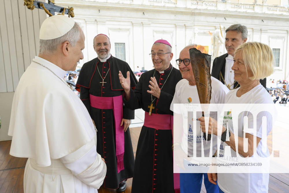 ITALY - POPE LEO XIV DURING HIOS WEEKLY GENERAL AUDIENCE IN ST PETER S SQUARE AT THE VATICAN - 2026 6 3 Italy, Rome, Vatican, 2026 6 3 Pope Leo XIV during his weekly general audience in St. Peter Square at the Vatican - VATICAN MEDIA Catholic Press Photo - NO BOOKS