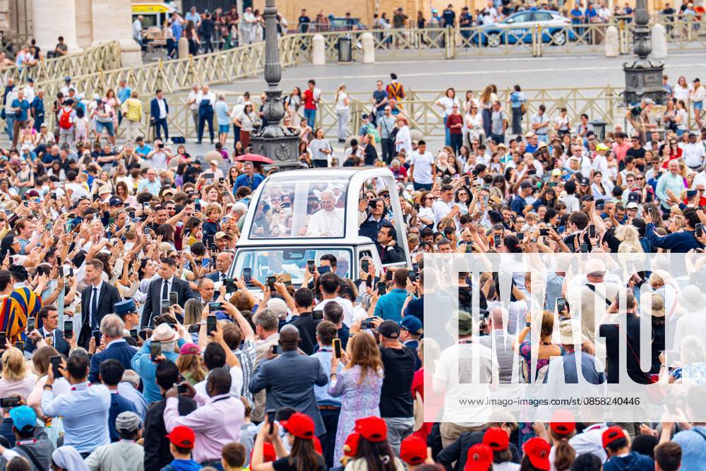 Citta Del Vaticano: An handout image provided by Vatican Media shows Pope Leo XIV during his weekly General Audience in Vatican City, 3 June 2026 Cordon Press