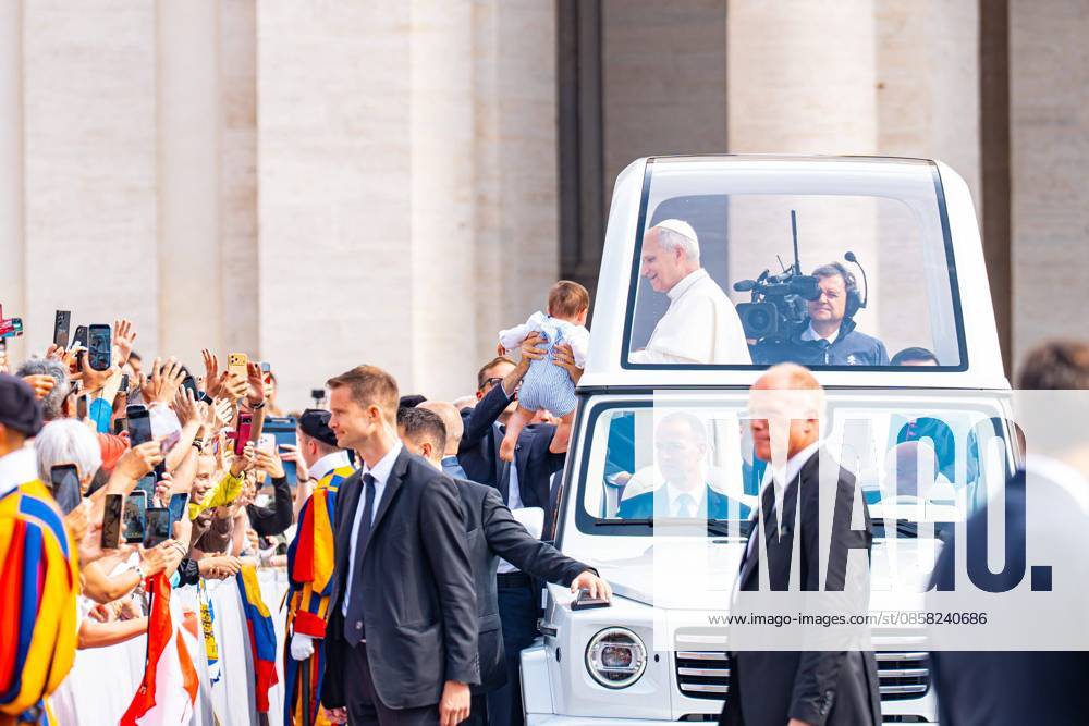 Citta Del Vaticano: An handout image provided by Vatican Media shows Pope Leo XIV during his weekly General Audience in Vatican City, 3 June 2026 Cordon Press