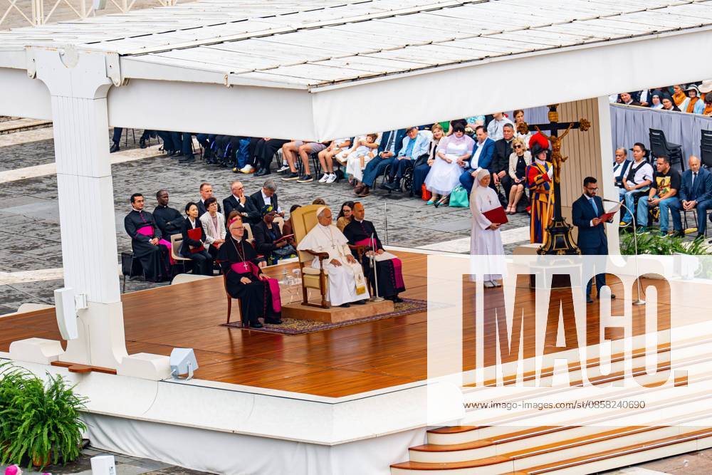 Citta Del Vaticano: An handout image provided by Vatican Media shows Pope Leo XIV during his weekly General Audience in Vatican City, 3 June 2026 Cordon Press