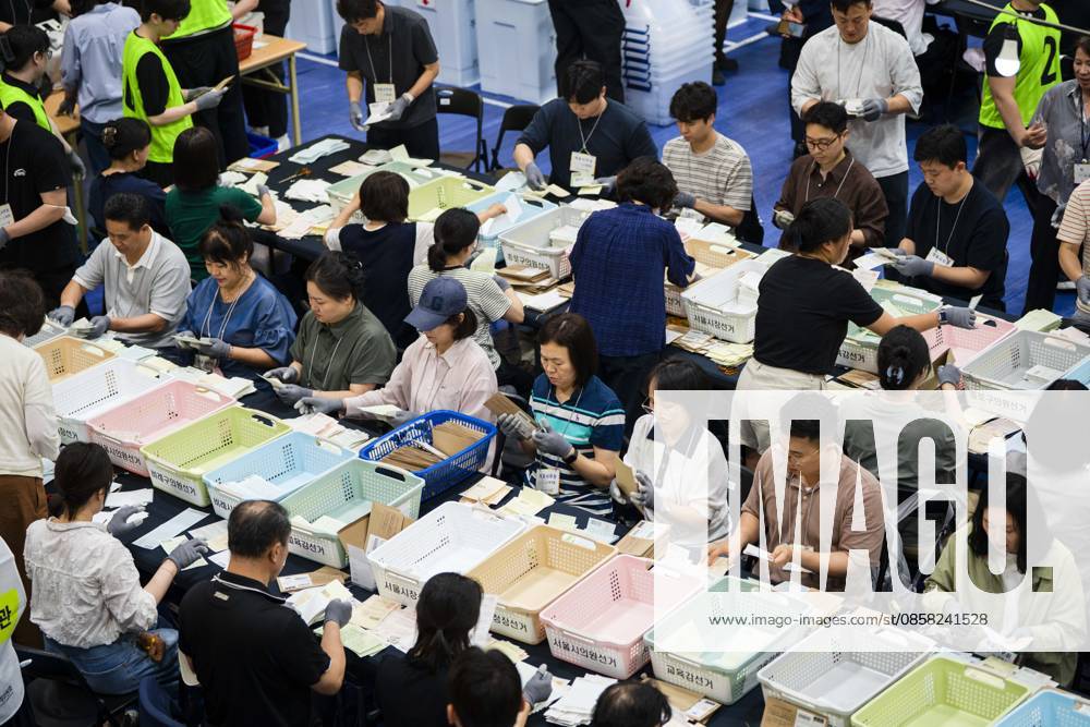 Poll workers count ballots after the conclusion of voting in South Koreaâ€⠢s local elections on Wednesday, June 3, 2026 in Seoul, South Korea. Seoul South Korea - ZUMAh163 20260603_znp_h163_036