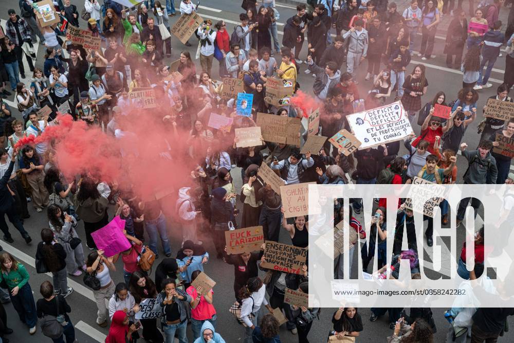 Students gather to protest against the tuition fee increase, outside the headquarters of the Federation Wallonie& 8209;Bruxelles in Brussels on Wednesday 03 June 2026. JONASxROOSENS 175823196