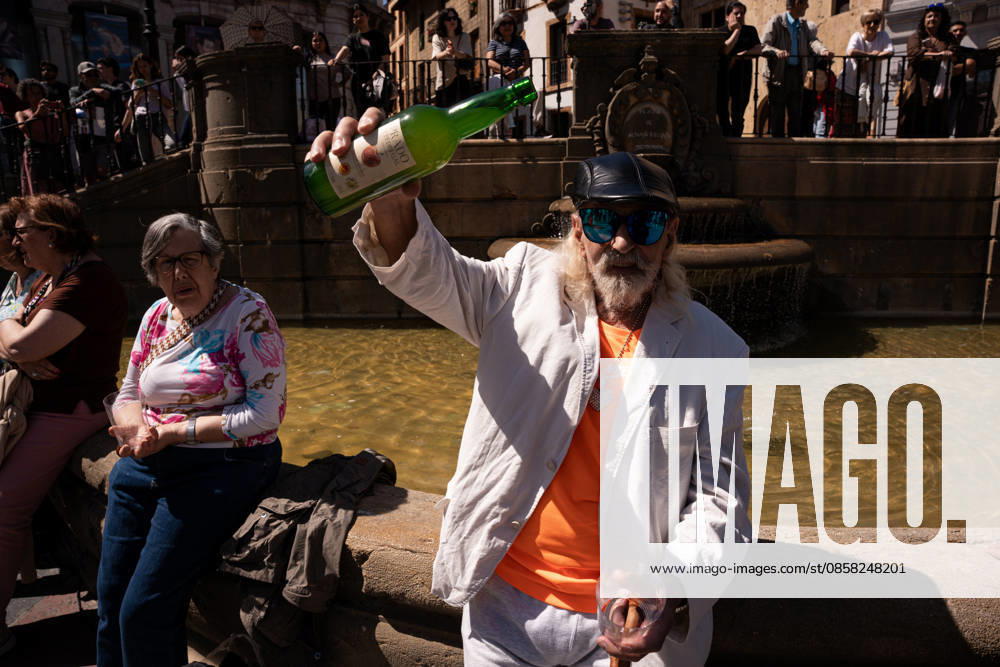 Celebration of World Cider Day in Oviedo Celebration of World Cider Day, on June 3, 2026, in Oviedo, Asturias, Spain This festive event, held in the Cathedral Square of Oviedo, brings together cider makers, cider makers and citizens in a day of celebration of Asturian cider culture, declared Intangible Cultural Heritage of Humanity, cider makers and citizens in a day of exaltation of Asturian cider culture, declared Intangible Cultural Heritage of Humanity, which includes demonstrations of cider pouring and traditional tastings 03 JUNE 2026 Oviedo Asturias Oviedo Asturias Spain