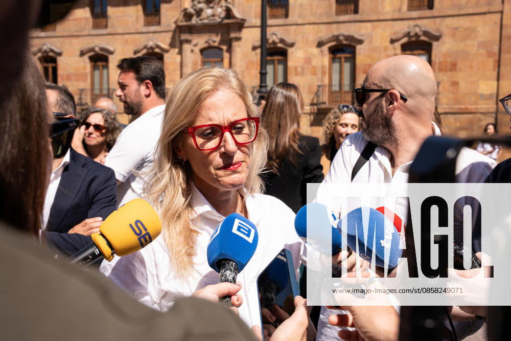 Celebration of the World Cider Day in Oviedo The Deputy Minister of Tourism of the Government of Asturias, Lara Martinez, attends the media during the celebration of World Cider Day, June 3, 2026, in Oviedo, Asturias, Spain This festive event, developed in the Cathedral Square in Oviedo, brings together harvesters, cider makers and citizens in a day of exaltation of Asturian cider culture, declared Intangible Cultural Heritage of Humanity, which includes demonstrations of pouring and traditional tastings 03 JUNE 2026 Oviedo Asturias Oviedo Asturias Espana