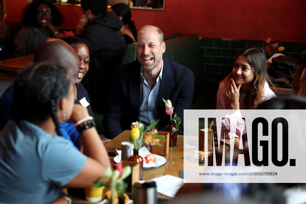 The Prince Of Wales Visits East London LONDON, ENGLAND - JUNE 03: Prince William, Prince of Wales (C) speaks with local residents during his visit to The Prince of Peckham pub in Peckham on June 03, 2026 in London, England. The Prince of Wales visited grassroots initiatives encouraging positive social change., Credit:Chris Jackson PA ROTA - B68 Avalon United Kingdom, England, London
