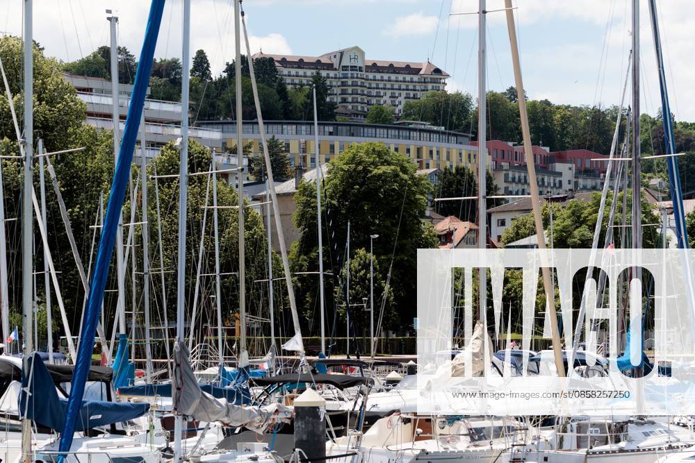 PREPARATIVES G7 PHOTOPQR LE DAUPHINE Grégory YETCHMENIZA Évian les Bains 03 06 2026 Evian les Bains Haute Savoie , June 3rd Twelve days before the G7 summit, security measures in the town of Evian les Bains are becoming increasingly visible, as evidenced by the temporary military zone ZMT on the lakefront The Royal Hotel which will host the summit overlooks the town Grégory Yetchmeniza Le Dauphiné Evian, France, june 3rd 2026 Twelve days before the G7 summit, security measures in the town of Evian les Bains are becoming increasingly visible, as evidenced by the temporary military zone ZMT on the lakefront The Royal Hotel, which will host the summit, overlooks the town Évian les Bains Haute Savoie Rhône Alpes France
