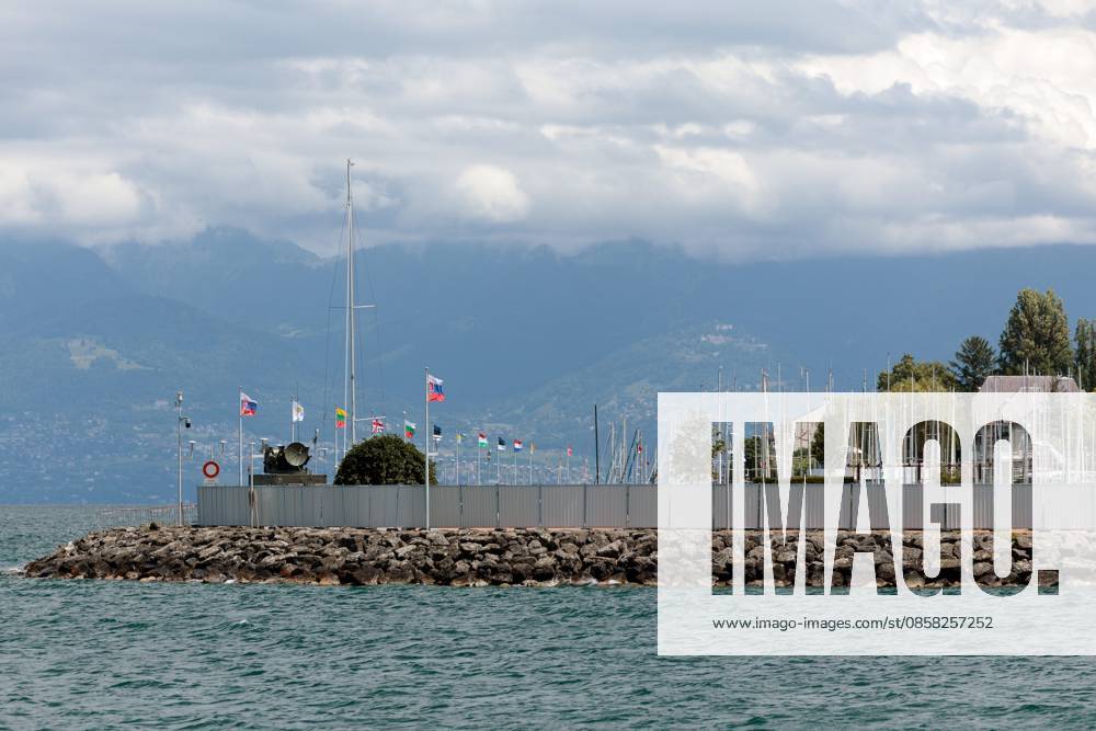 PREPARATIVES G7 PHOTOPQR LE DAUPHINE Grégory YETCHMENIZA Évian les Bains 03 06 2026 Evian les Bains Haute Savoie , June 3rd Twelve days before the G7 summit, security measures in the town of Evian les Bains are becoming increasingly visible, as evidenced by the temporary military zone ZMT on the lakefront The Royal Hotel which will host the summit overlooks the town Grégory Yetchmeniza Le Dauphiné Evian, France, june 3rd 2026 Twelve days before the G7 summit, security measures in the town of Evian les Bains are becoming increasingly visible, as evidenced by the temporary military zone ZMT on the lakefront The Royal Hotel, which will host the summit, overlooks the town Évian les Bains Haute Savoie Rhône Alpes France