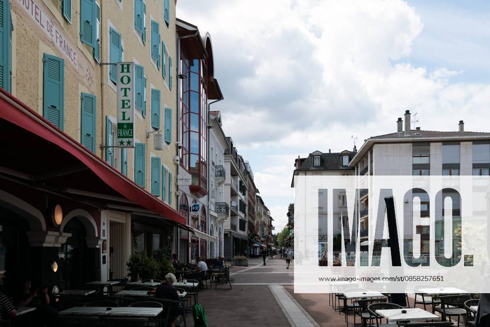 PREPARATIVES G7 PHOTOPQR LE DAUPHINE Grégory YETCHMENIZA Évian les Bains 03 06 2026 Evian les Bains Haute Savoie , June 3rd Twelve days before the G7 summit, security measures in the town of Evian les Bains are becoming increasingly visible, as evidenced by the temporary military zone ZMT on the lakefront The Royal Hotel which will host the summit overlooks the town Grégory Yetchmeniza Le Dauphiné Evian, France, june 3rd 2026 Twelve days before the G7 summit, security measures in the town of Evian les Bains are becoming increasingly visible, as evidenced by the temporary military zone ZMT on the lakefront The Royal Hotel, which will host the summit, overlooks the town Évian les Bains Haute Savoie Rhône Alpes France
