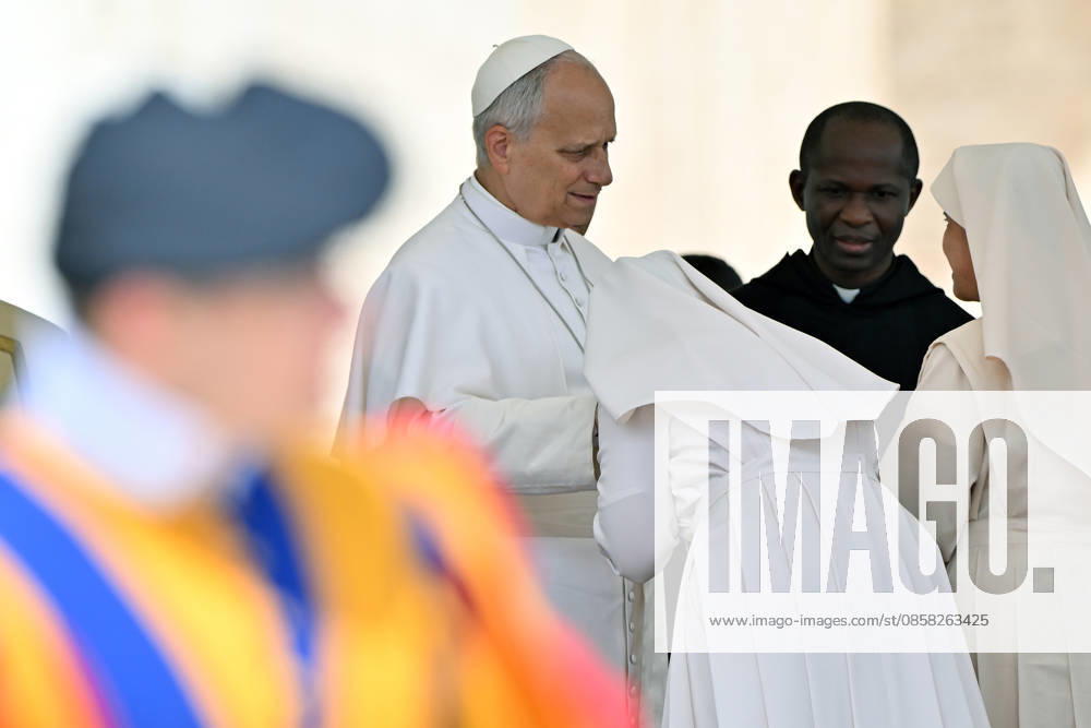 ITALY - POPE LEO XIV DURING HIOS WEEKLY GENERAL AUDIENCE IN ST PETER S SQUARE AT THE VATICAN - 2026 6 3 Italy, Rome, Vatican, 2026 6 3 Pope Leo XIV during his weekly general audience in St. Peter Square at the Vatican - ALESSIA GIULIANI Catholic Press Photo - NO BOOKS