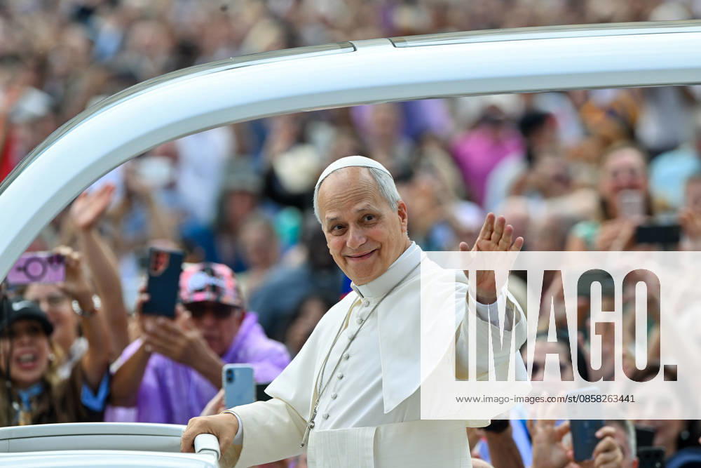 ITALY - POPE LEO XIV DURING HIOS WEEKLY GENERAL AUDIENCE IN ST PETER S SQUARE AT THE VATICAN - 2026 6 3 Italy, Rome, Vatican, 2026 6 3 Pope Leo XIV during his weekly general audience in St. Peter Square at the Vatican - ALESSIA GIULIANI Catholic Press Photo - NO BOOKS