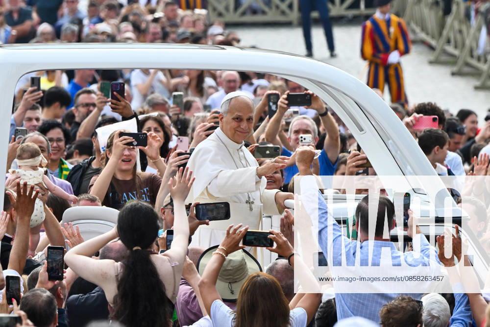 ITALY - POPE LEO XIV DURING HIOS WEEKLY GENERAL AUDIENCE IN ST PETER S SQUARE AT THE VATICAN - 2026 6 3 Italy, Rome, Vatican, 2026 6 3 Pope Leo XIV during his weekly general audience in St. Peter Square at the Vatican - ALESSIA GIULIANI Catholic Press Photo - NO BOOKS