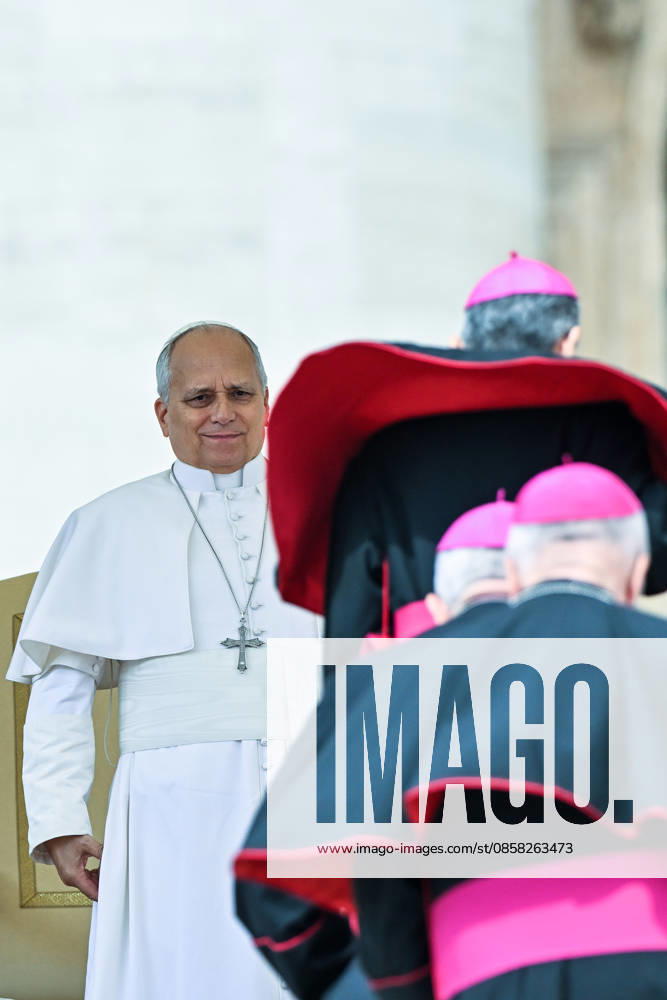 ITALY - POPE LEO XIV DURING HIOS WEEKLY GENERAL AUDIENCE IN ST PETER S SQUARE AT THE VATICAN - 2026 6 3 Italy, Rome, Vatican, 2026 6 3 Pope Leo XIV during his weekly general audience in St. Peter Square at the Vatican - ALESSIA GIULIANI Catholic Press Photo - NO BOOKS