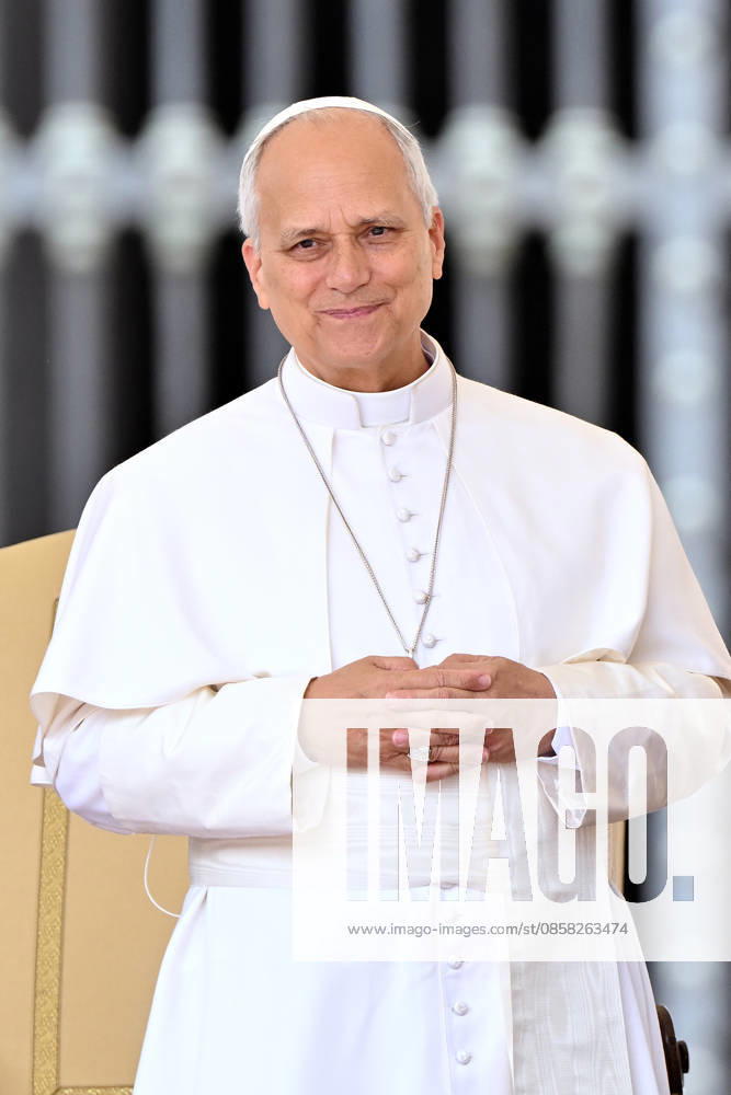 ITALY - POPE LEO XIV DURING HIOS WEEKLY GENERAL AUDIENCE IN ST PETER S SQUARE AT THE VATICAN - 2026 6 3 Italy, Rome, Vatican, 2026 6 3 Pope Leo XIV during his weekly general audience in St. Peter Square at the Vatican - ALESSIA GIULIANI Catholic Press Photo - NO BOOKS