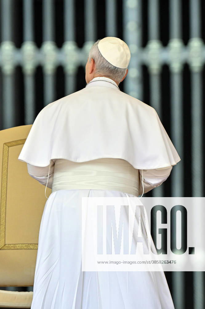 ITALY - POPE LEO XIV DURING HIOS WEEKLY GENERAL AUDIENCE IN ST PETER S SQUARE AT THE VATICAN - 2026 6 3 Italy, Rome, Vatican, 2026 6 3 Pope Leo XIV during his weekly general audience in St. Peter Square at the Vatican - ALESSIA GIULIANI Catholic Press Photo - NO BOOKS