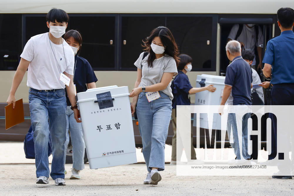 Nationwide local election vote count begins in South Korea Election officials officials move ballot boxes to a counting center in Seoul, South Korea, on June 03, 2026. Seoul South Korea